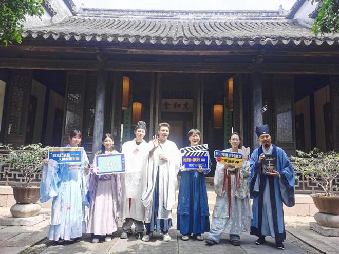 太燃!白天逛摊听民谣入夜追萤火蹦迪开元ky棋牌“五一”苏州太湖东山(图7) 太燃!白天逛摊听民谣入夜追萤火蹦迪开元ky棋牌“五一”苏州太湖东山(图7)